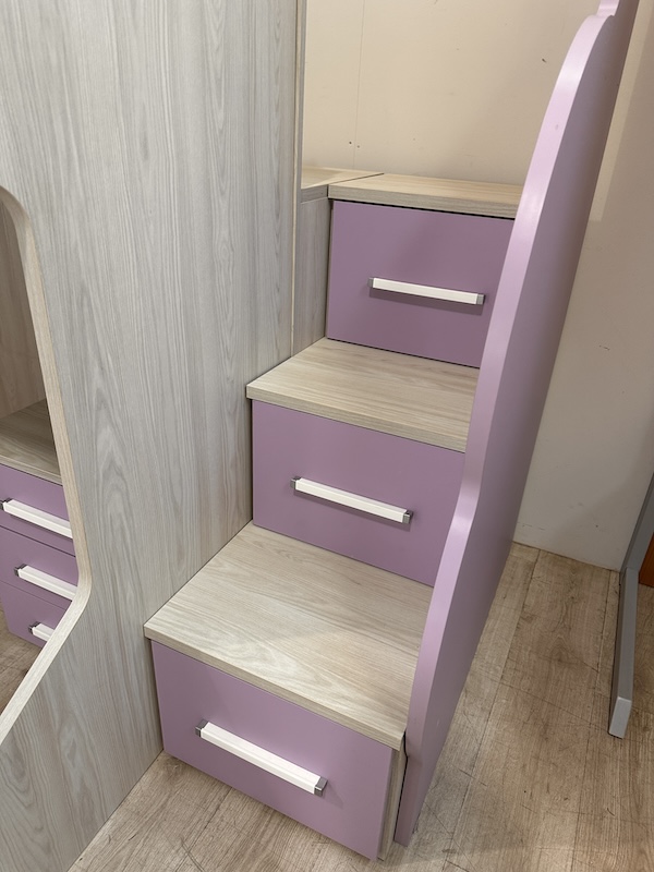 Cameretta angolare moderna con soppalco color rovere chiaro e lilla - immagine 5