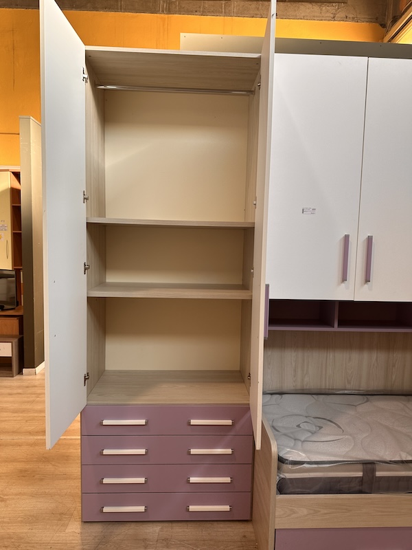 Cameretta angolare moderna con soppalco color rovere chiaro e lilla - immagine 9