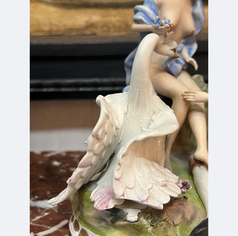 Coppia di statue prodotte da Cesare Villari per Capodimonte "Primavera" e "Prima carezza" - immagine 13