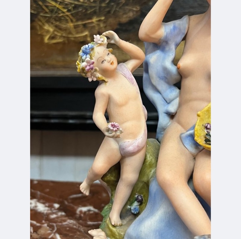 Coppia di statue prodotte da Cesare Villari per Capodimonte "Primavera" e "Prima carezza" - immagine 16