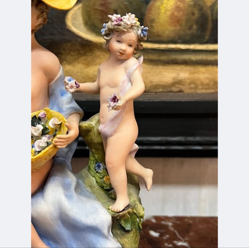 Coppia di statue prodotte da Cesare Villari per Capodimonte "Primavera" e "Prima carezza" - immagine 18