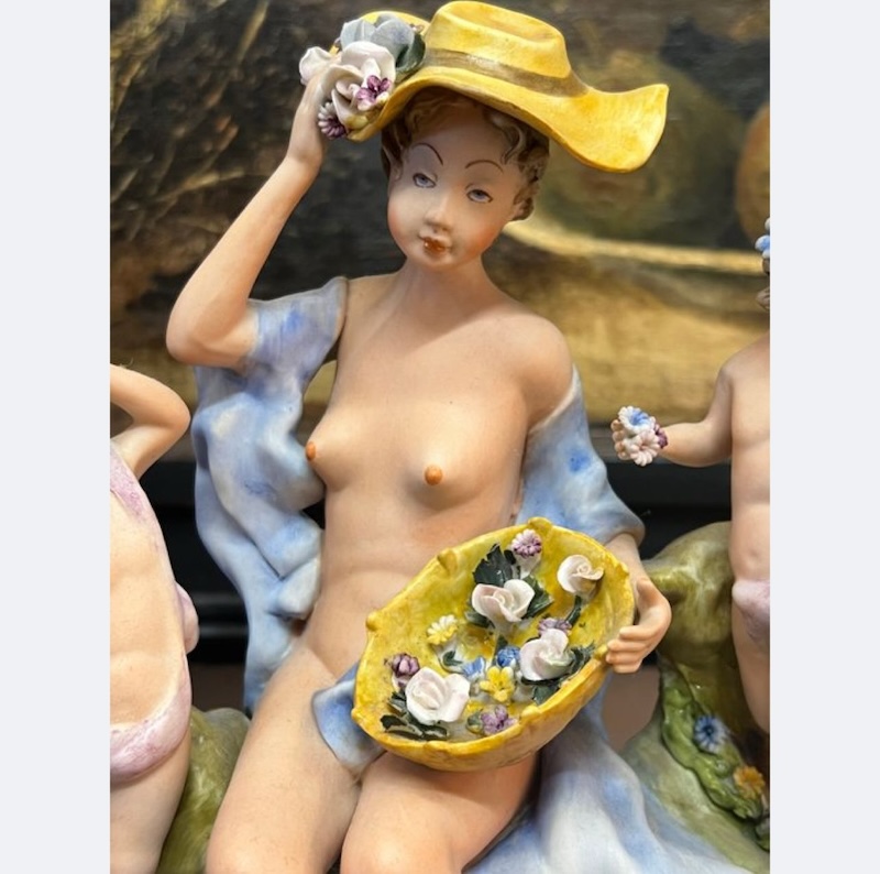 Coppia di statue prodotte da Cesare Villari per Capodimonte "Primavera" e "Prima carezza" - immagine 19