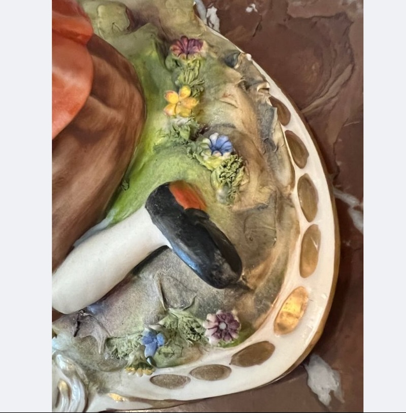 Coppia di statue prodotte da Cesare Villari per Capodimonte "Primavera" e "Prima carezza" - immagine 3