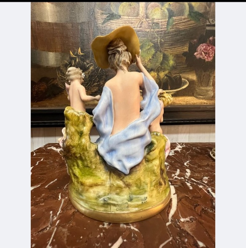 Coppia di statue prodotte da Cesare Villari per Capodimonte "Primavera" e "Prima carezza" - immagine 6