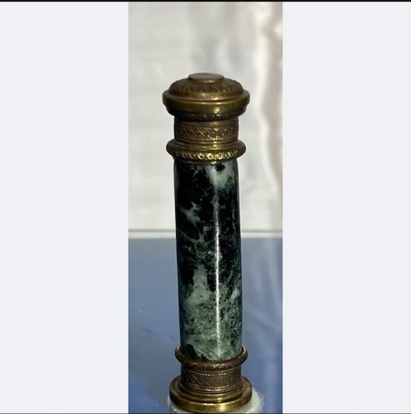 Set da scrittura in marmo verde con decorazioni e finiture in bronzo - immagine 10