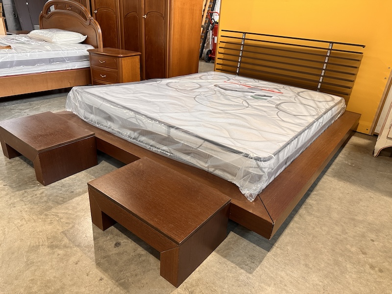 Letto matrimoniale rovere moro completo di rete e coppia comodini