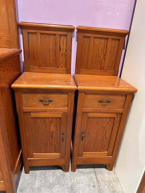 Set comò con coppia comodini color noce in stile - immagine 2