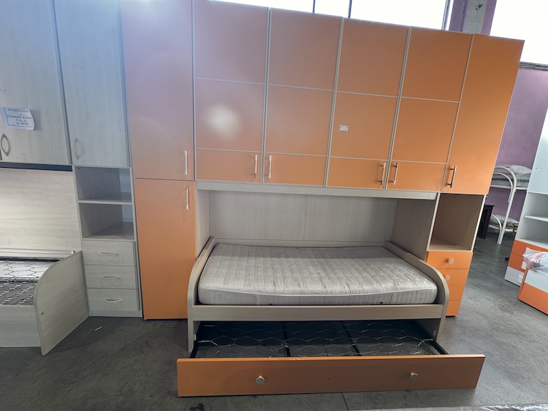 Cameretta a ponte arancione/frassino con secondo letto a scomparsa - immagine 2