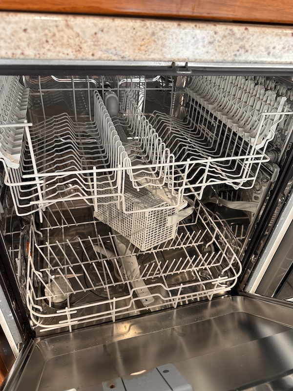 Cucina angolare color noce - immagine 3