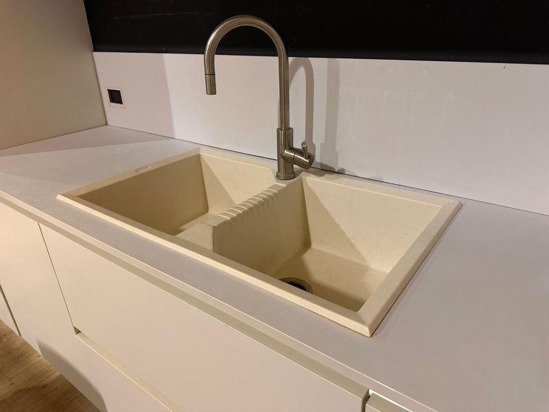 Cucina angolare bianca LUBE completa di elettrodomestici - immagine 7