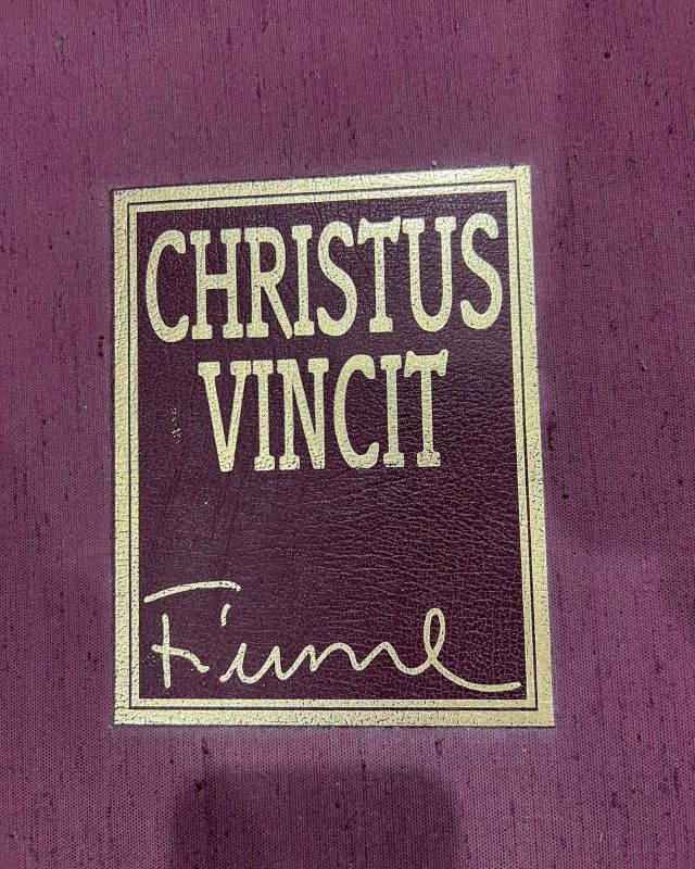 Formella su vetro da appendere "Christus Vincit" di Salvatore Fiume - immagine 3