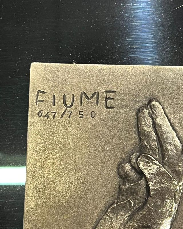 Formella su vetro da appendere "Christus Vincit" di Salvatore Fiume - immagine 7