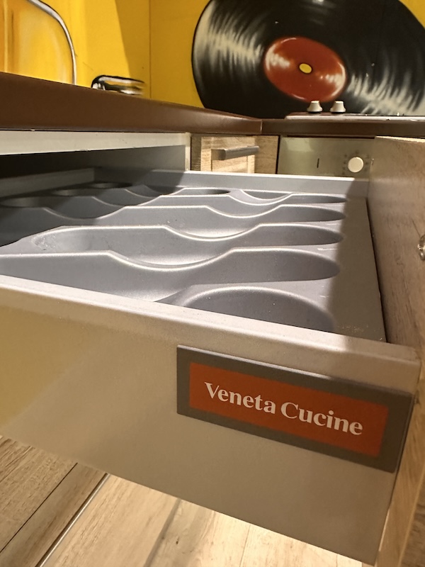 Cucina angolare Veneta Cucine - immagine 2
