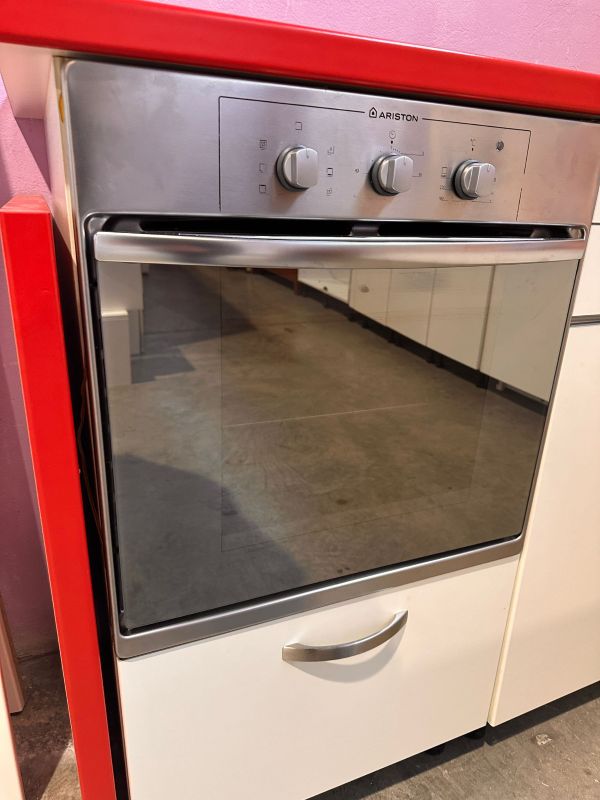 Cucina angolare bianca/rossa - immagine 2