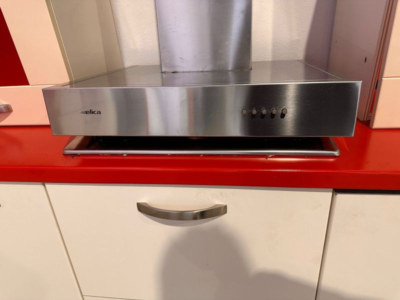 Cucina angolare bianca/rossa - immagine 3