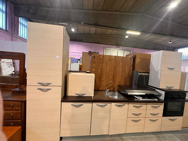 Cucina lineare color rovere chiaro/scuro