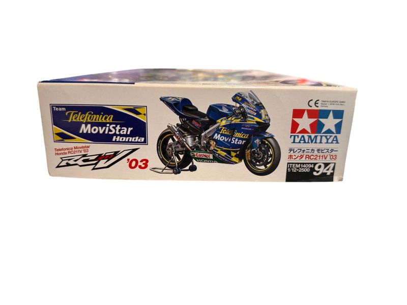 Modellino da assemblare della Honda RC211V '03 del team Telefonica Movistar - immagine 2