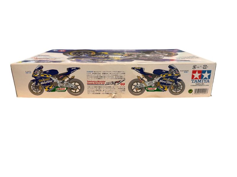 Modellino da assemblare della Honda RC211V '03 del team Telefonica Movistar - immagine 3