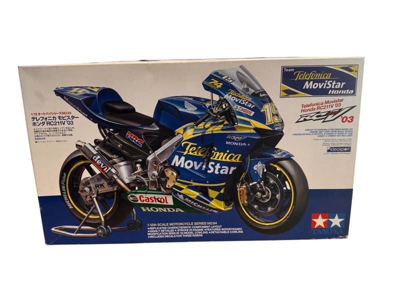 Modellino da assemblare della Honda RC211V '03 del team Telefonica Movistar