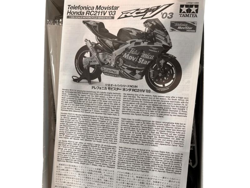 Modellino da assemblare della Honda RC211V '03 del team Telefonica Movistar - immagine 4