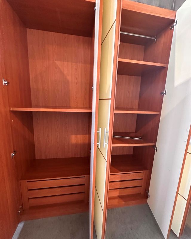 Armadio 6 ante ciliegio/beige fantasia quadri con doppia cassettiera interna - immagine 2