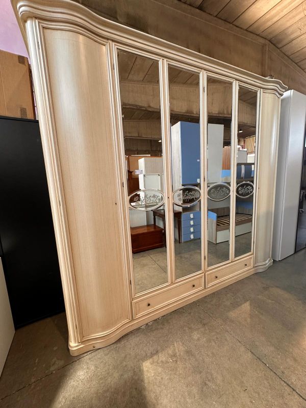 Armadio 6 ante beige con ante centrali a specchio